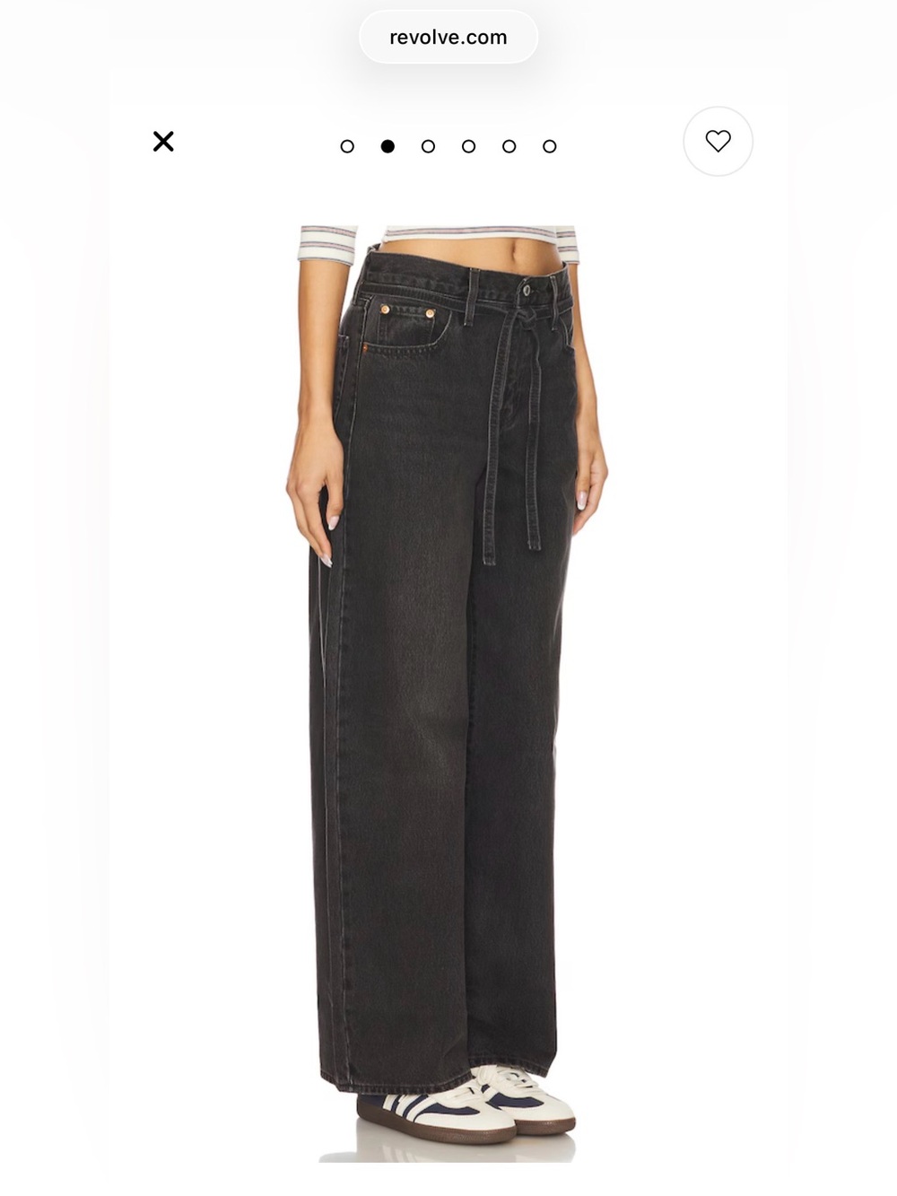 Levi’s STRAIGHT ankle BLACK JEANS.  SZ 31
On Trend.  Timeless.